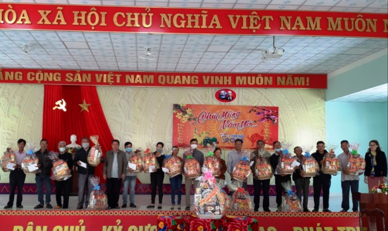 Lãnh đạo huyện thăm, chúc Tết gia đình chính sách, cán bộ chủ chốt của tỉnh nghỉ hưu tại các xã Yang Reh, Êa Trul và Hoà Sơn